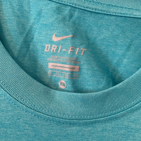 Nike women’s dry-fit shirt. Hardly worn. Xs in teal\aqua blue. - Picture 2 of 2
